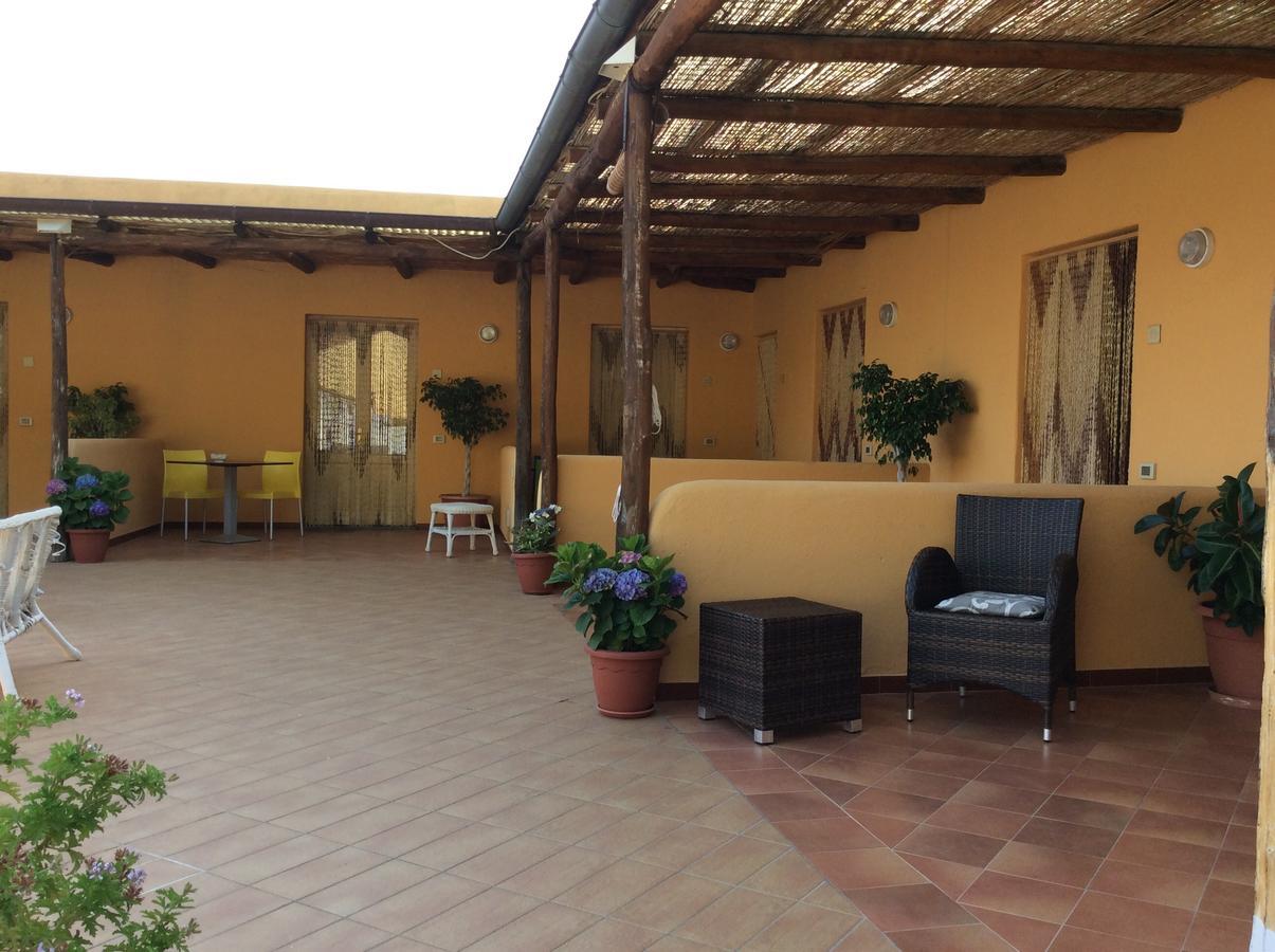 Albergo Seaside Leni Buitenkant foto