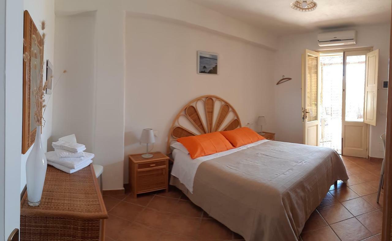 Albergo Seaside Leni Buitenkant foto